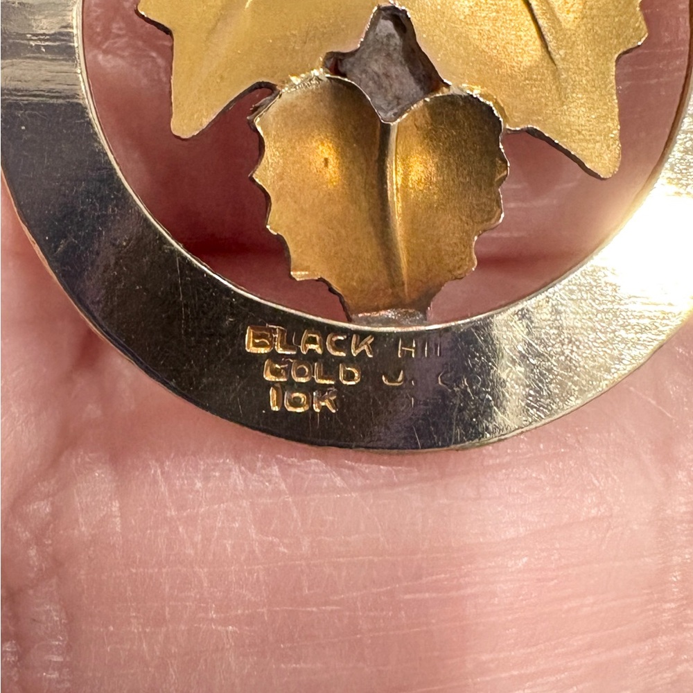 Vintage 10K Black Hills Gold Pendant, Mid Century, Classic Filigree Design - Picture 14 of 15